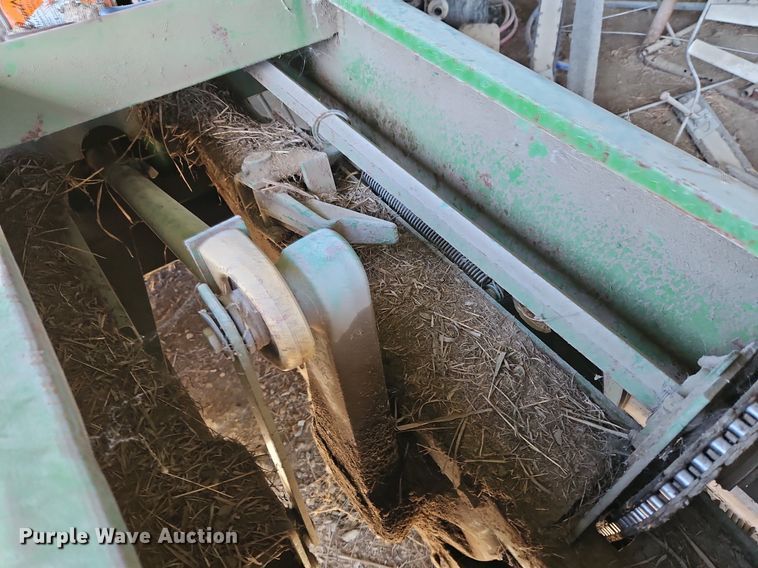 image for item LM9226 John Deere 346  small square baler