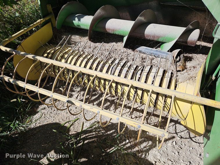 image for item LM9226 John Deere 346  small square baler