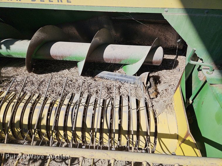 image for item LM9226 John Deere 346  small square baler