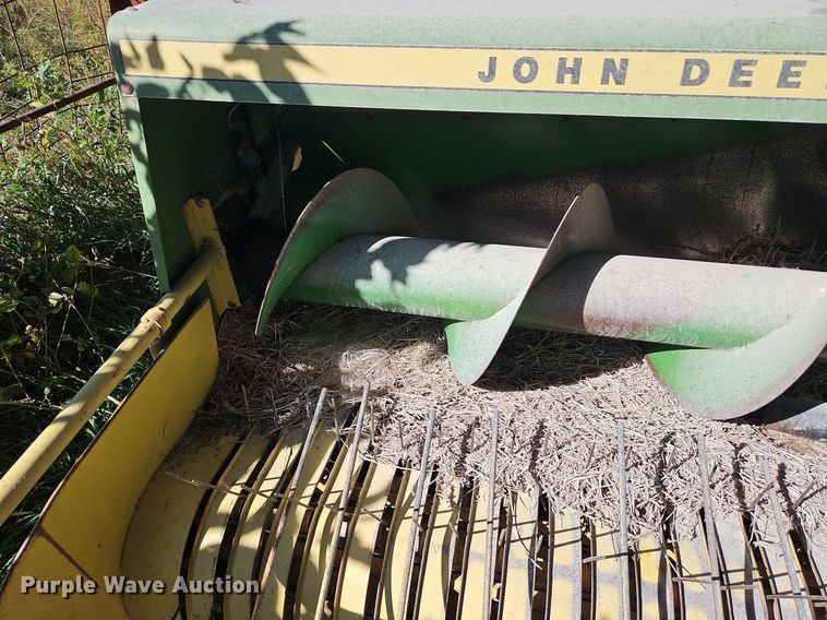 image for item LM9226 John Deere 346  small square baler