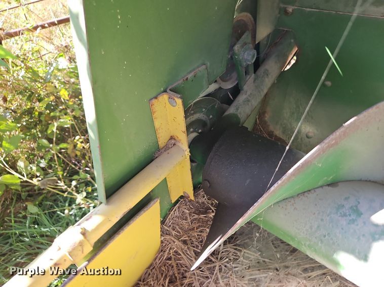 image for item LM9226 John Deere 346  small square baler