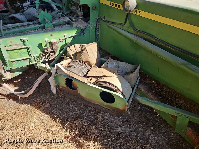 image for item LM9226 John Deere 346  small square baler