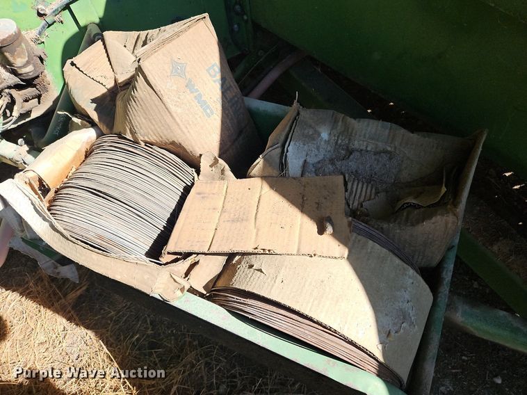 image for item LM9226 John Deere 346  small square baler