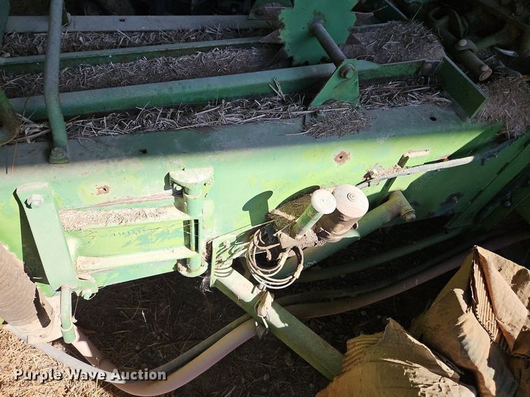 image for item LM9226 John Deere 346  small square baler