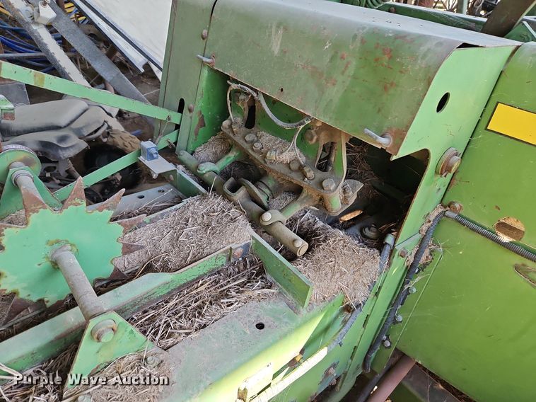 image for item LM9226 John Deere 346  small square baler