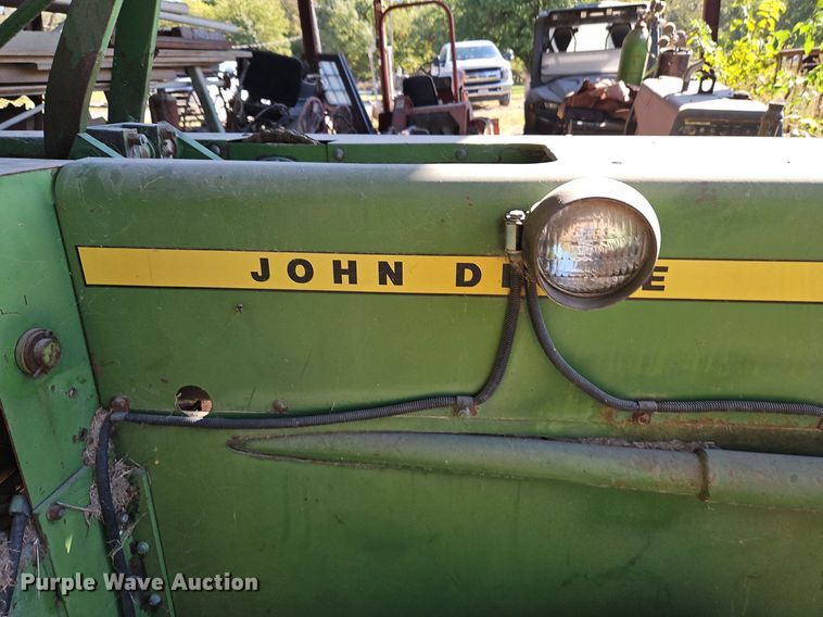 image for item LM9226 John Deere 346  small square baler