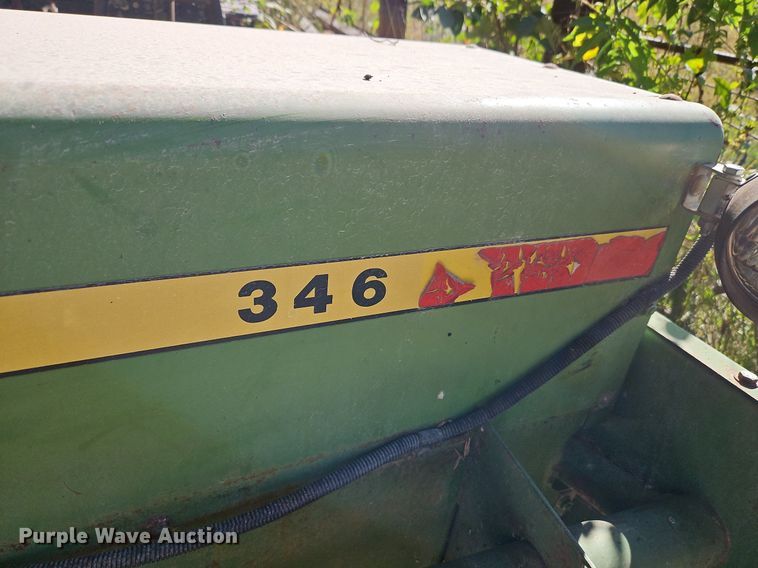 image for item LM9226 John Deere 346  small square baler