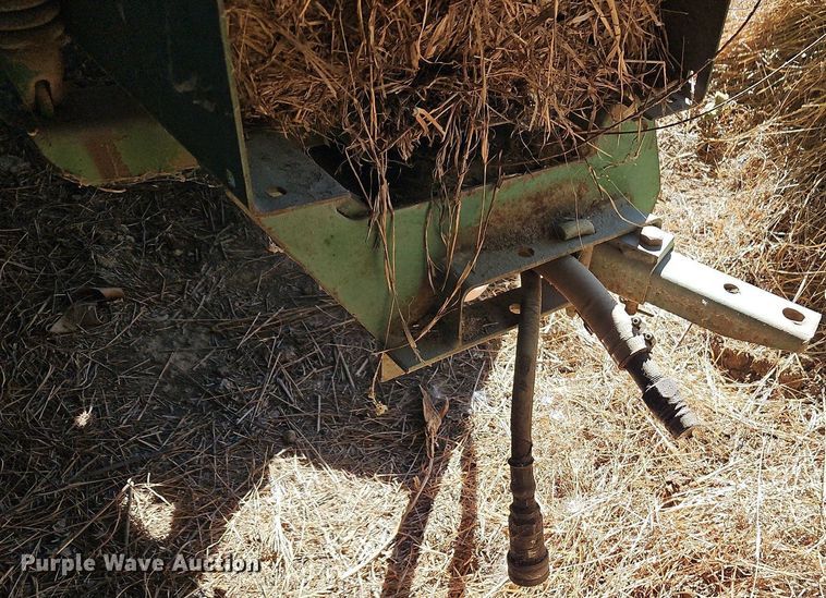 image for item LM9226 John Deere 346  small square baler