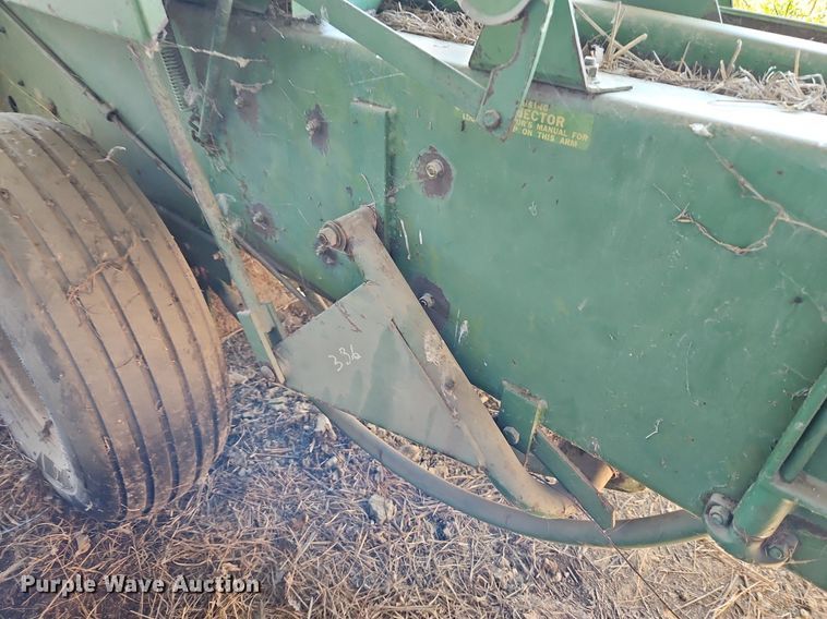 image for item LM9226 John Deere 346  small square baler