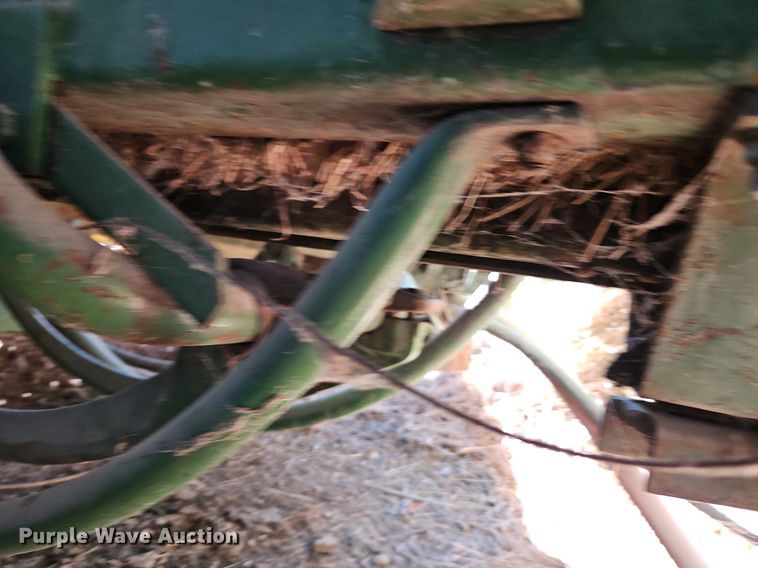 image for item LM9226 John Deere 346  small square baler