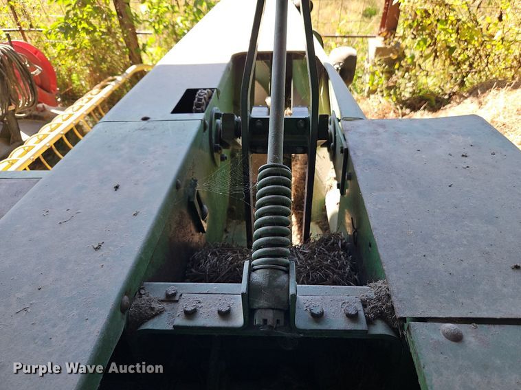 image for item LM9226 John Deere 346  small square baler