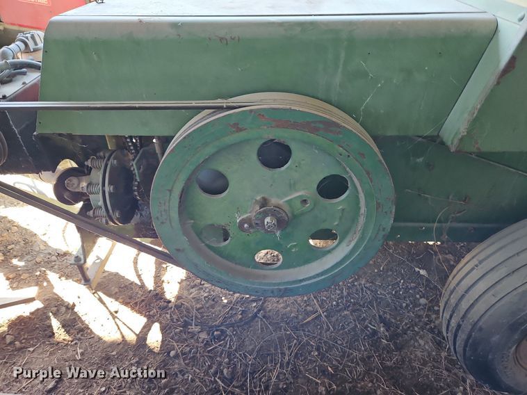 image for item LM9226 John Deere 346  small square baler