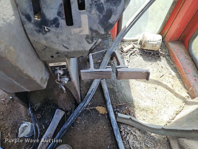 image for item LM9230 Massey Ferguson 1105  tractor