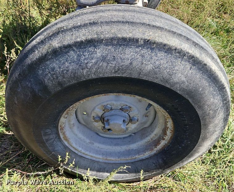 image for item LM9230 Massey Ferguson 1105  tractor