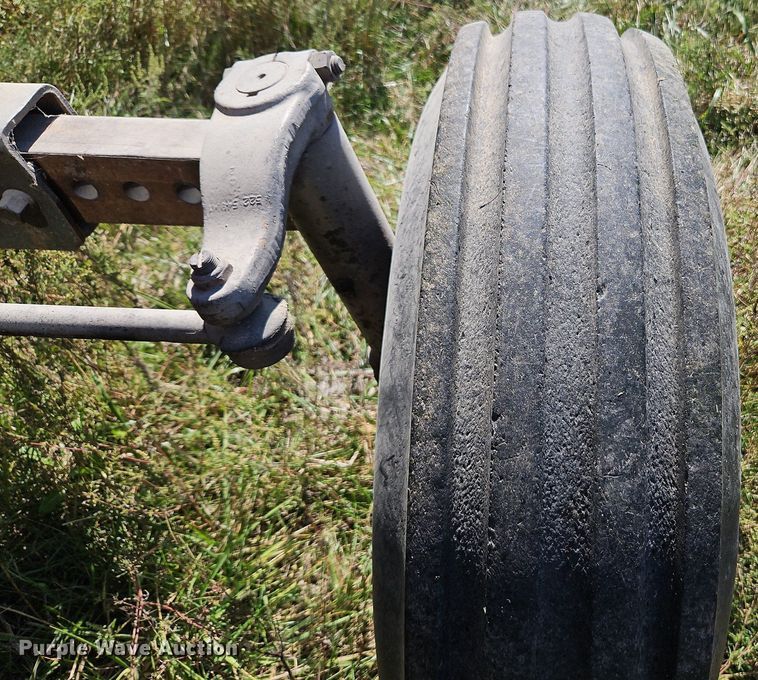 image for item LM9230 Massey Ferguson 1105  tractor