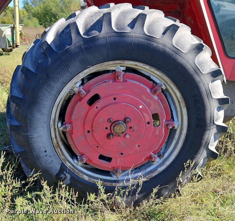 image for item LM9230 Massey Ferguson 1105  tractor