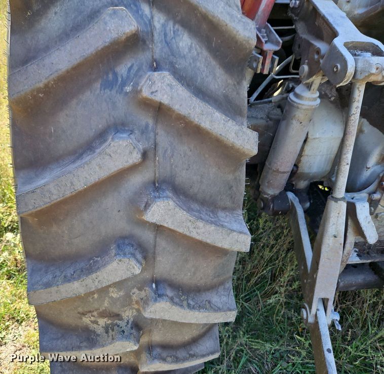 image for item LM9230 Massey Ferguson 1105  tractor