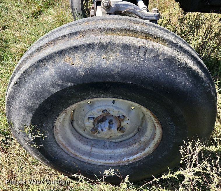 image for item LM9230 Massey Ferguson 1105  tractor