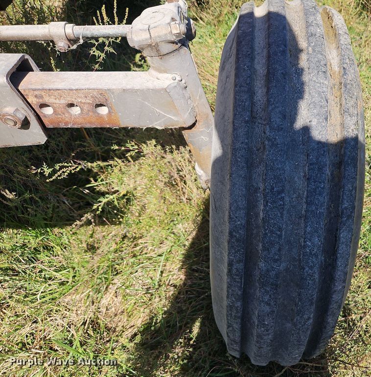 image for item LM9230 Massey Ferguson 1105  tractor