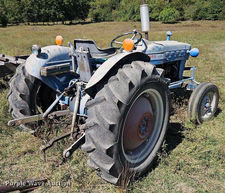 image for item LM9231 Ford 2000  tractor