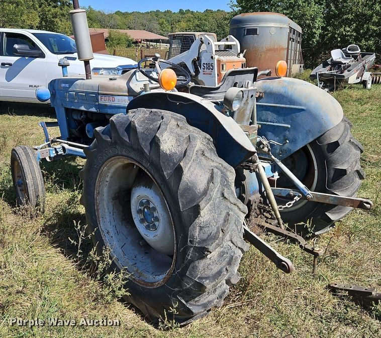 image for item LM9231 Ford 2000  tractor