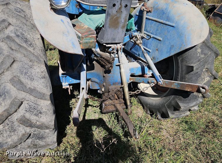 image for item LM9231 Ford 2000  tractor