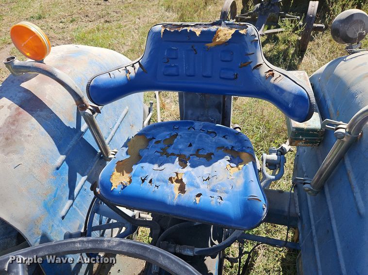 image for item LM9231 Ford 2000  tractor