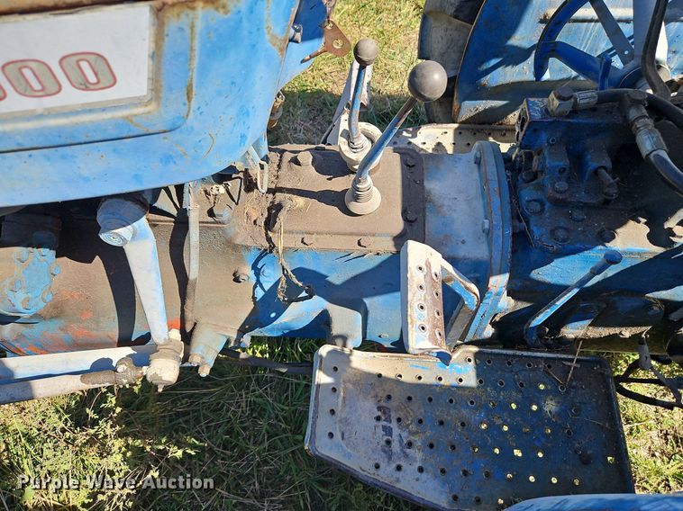 image for item LM9231 Ford 2000  tractor
