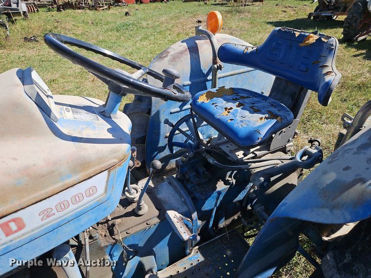 image for item LM9231 Ford 2000  tractor