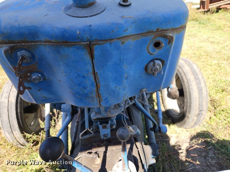 image for item LM9231 Ford 2000  tractor