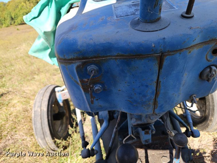 image for item LM9231 Ford 2000  tractor