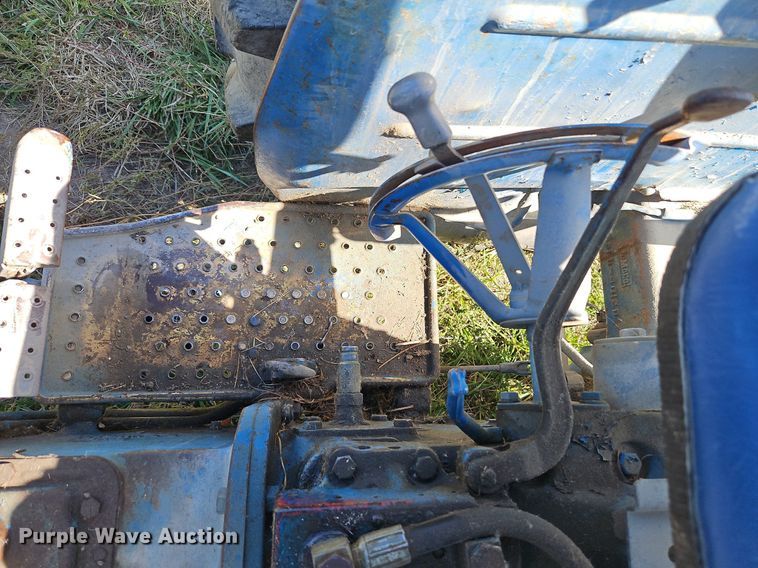 image for item LM9231 Ford 2000  tractor