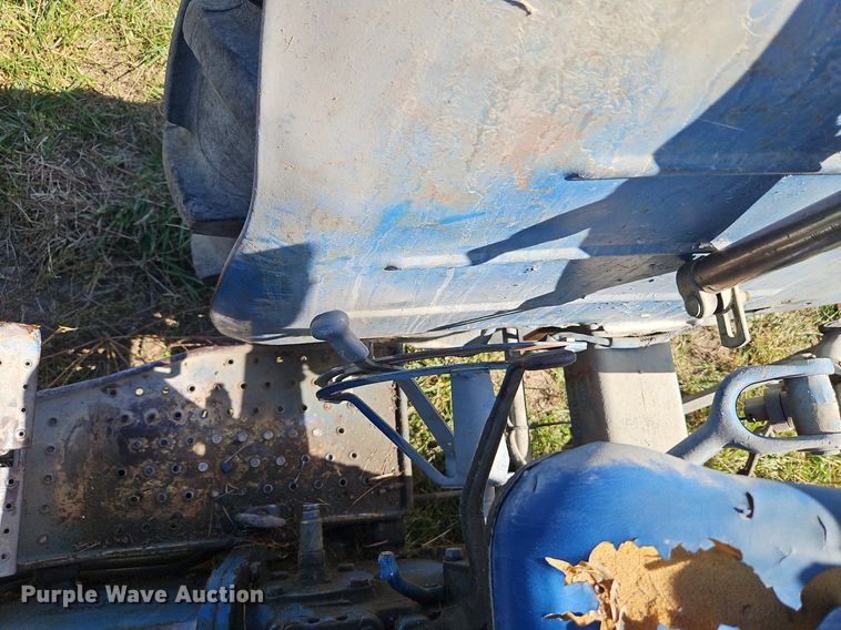 image for item LM9231 Ford 2000  tractor