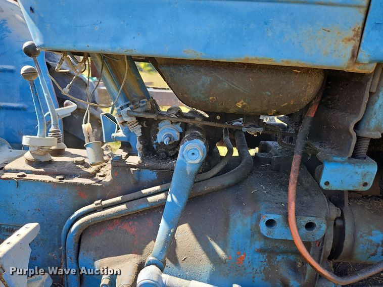 image for item LM9231 Ford 2000  tractor