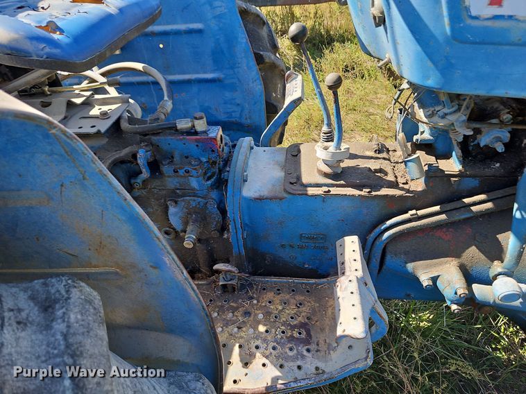 image for item LM9231 Ford 2000  tractor