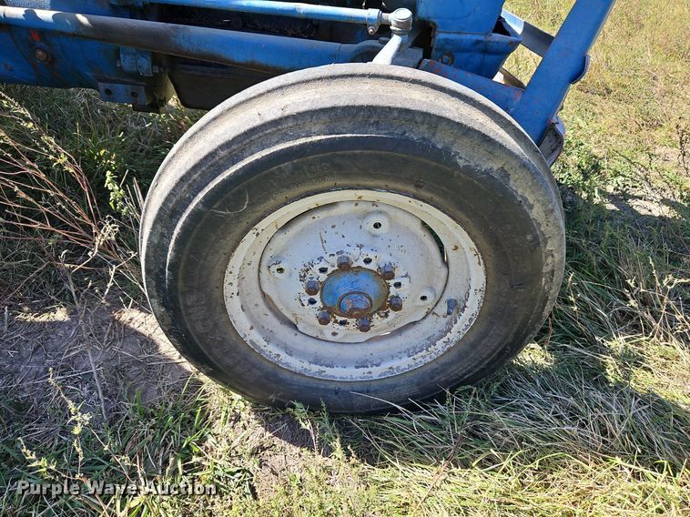 image for item LM9231 Ford 2000  tractor