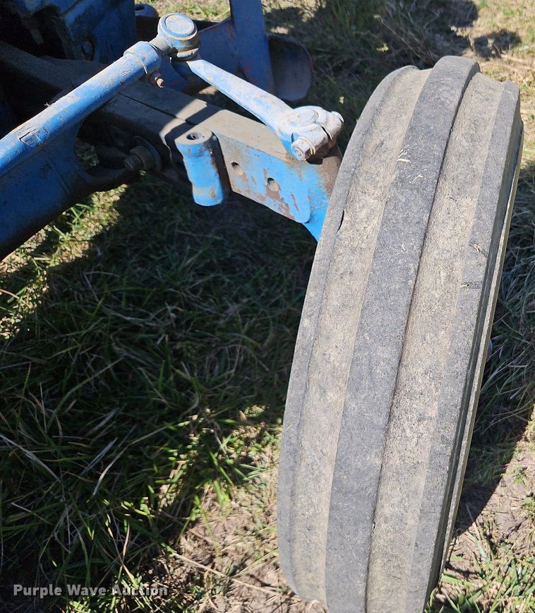 image for item LM9231 Ford 2000  tractor