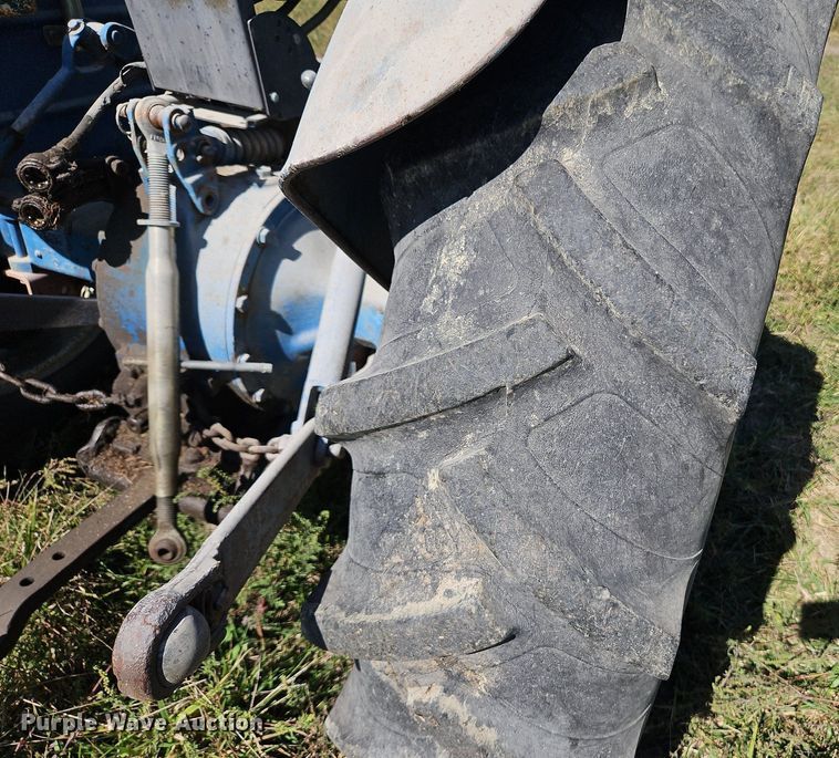 image for item LM9231 Ford 2000  tractor