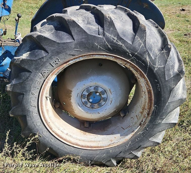 image for item LM9231 Ford 2000  tractor