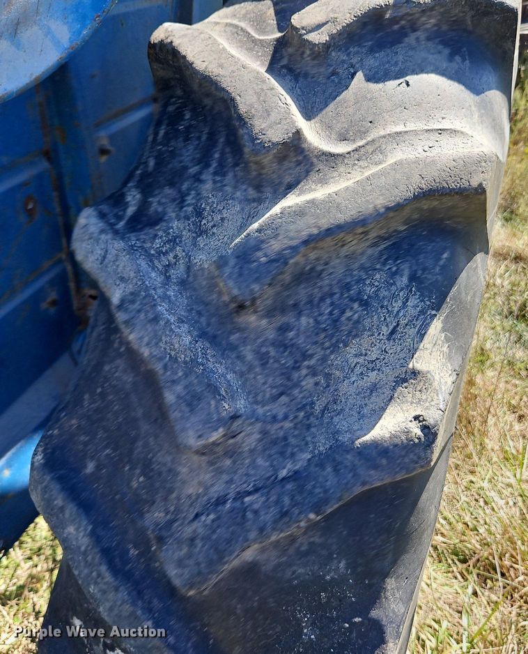 image for item LM9231 Ford 2000  tractor