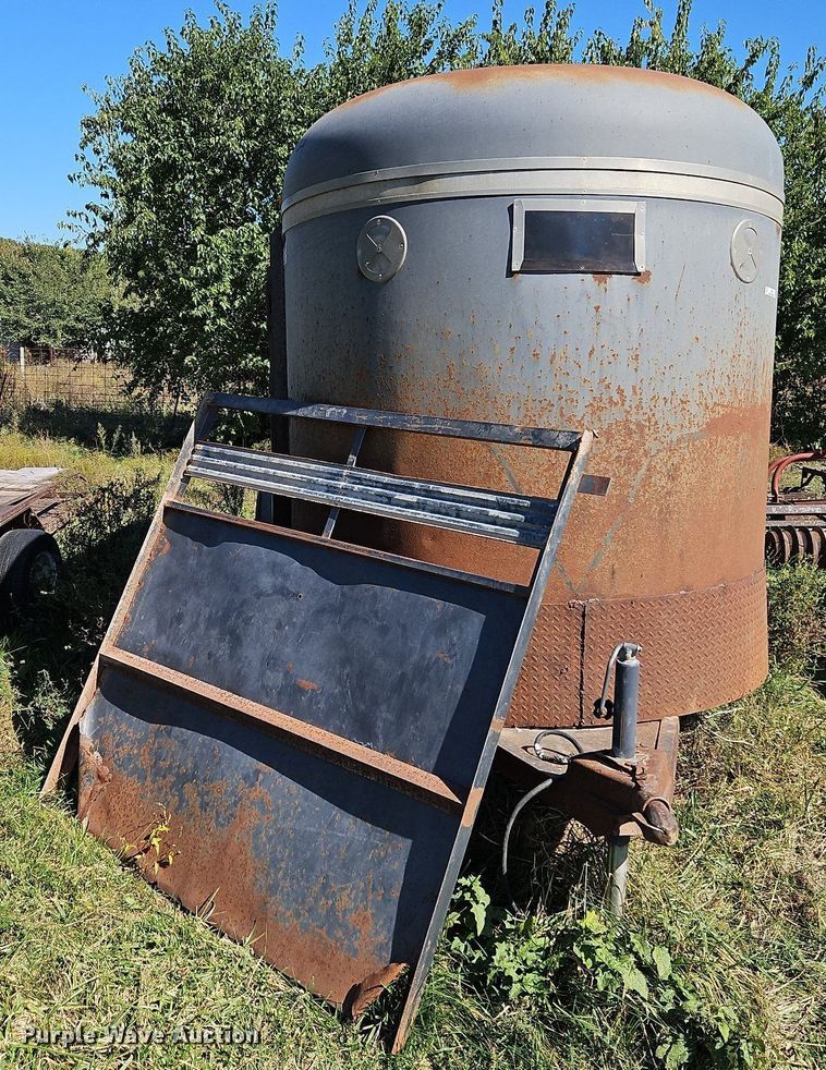 image for item LM9232 1990 Ponderosa  livestock trailer