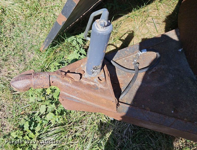 image for item LM9232 1990 Ponderosa  livestock trailer