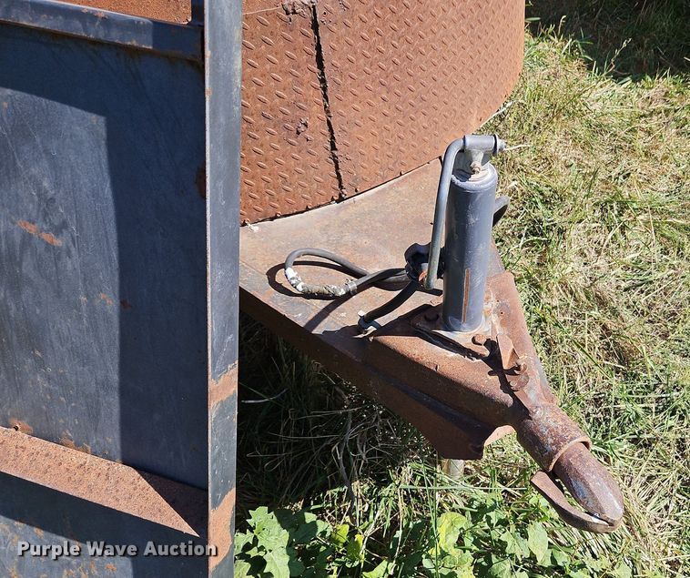 image for item LM9232 1990 Ponderosa  livestock trailer