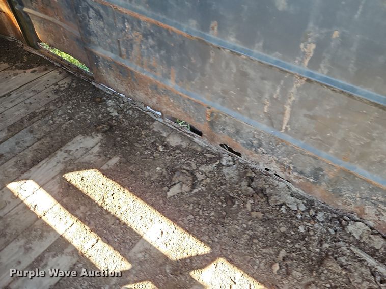 image for item LM9232 1990 Ponderosa  livestock trailer