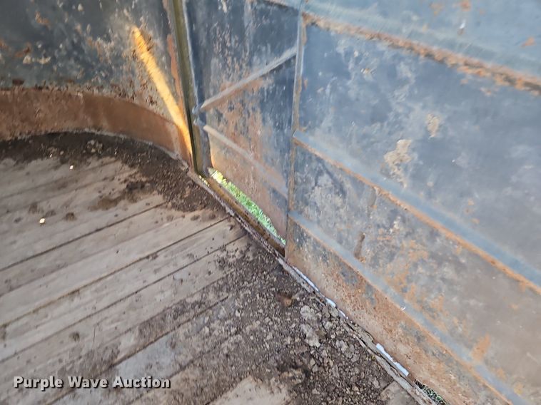 image for item LM9232 1990 Ponderosa  livestock trailer