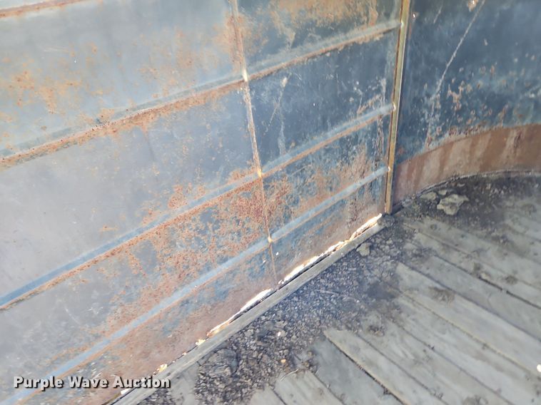 image for item LM9232 1990 Ponderosa  livestock trailer