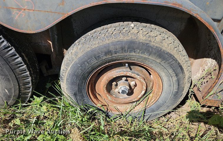 image for item LM9232 1990 Ponderosa  livestock trailer