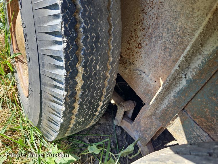 image for item LM9232 1990 Ponderosa  livestock trailer