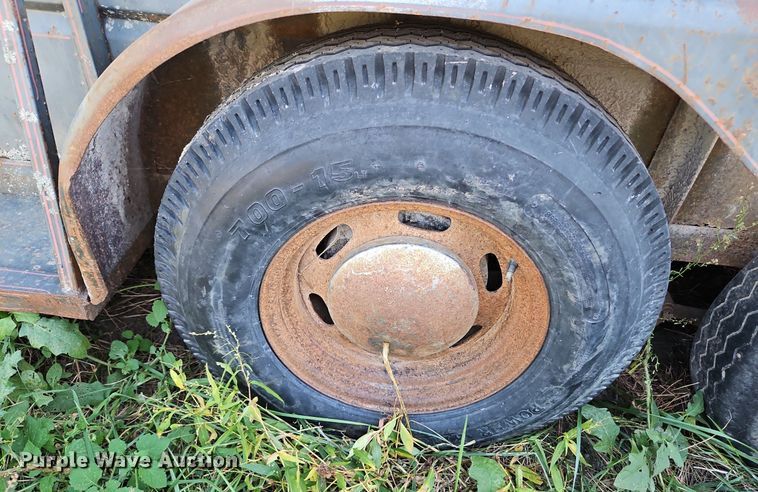 image for item LM9232 1990 Ponderosa  livestock trailer