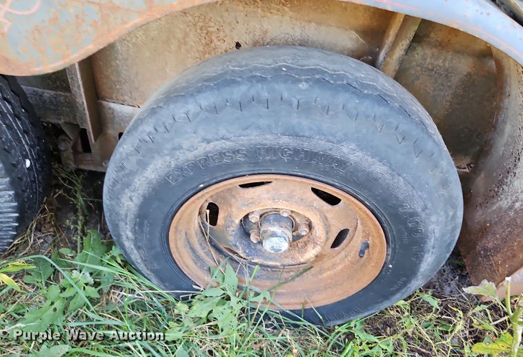 image for item LM9232 1990 Ponderosa  livestock trailer
